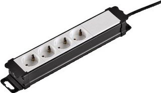 Удлинитель Hama H-47820 сетевой 4 розетки 1.5 м 3680 Вт 3х1.5 кв.мм белый/черный
